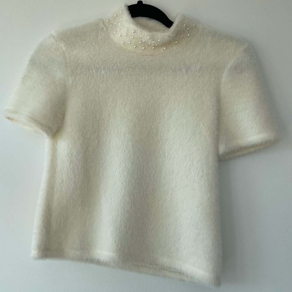 Fuzzy pearl Zara crop sweater- small